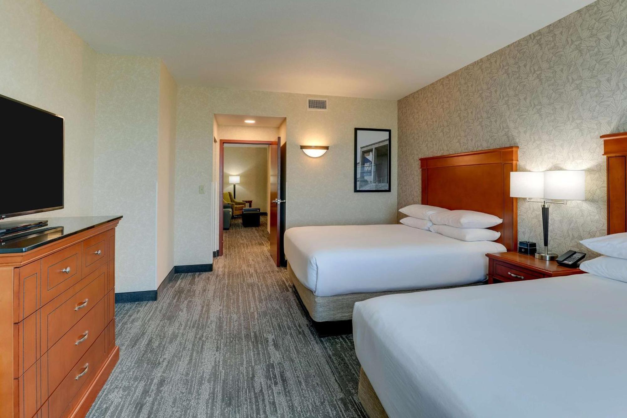 בלו ספרינגס Drury Inn & Suites Independence Kansas City מראה חיצוני תמונה